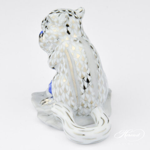 Chipmunk with berries - Herend porcelain 15835-0-00 PTVH - Platinum Fishnet design.